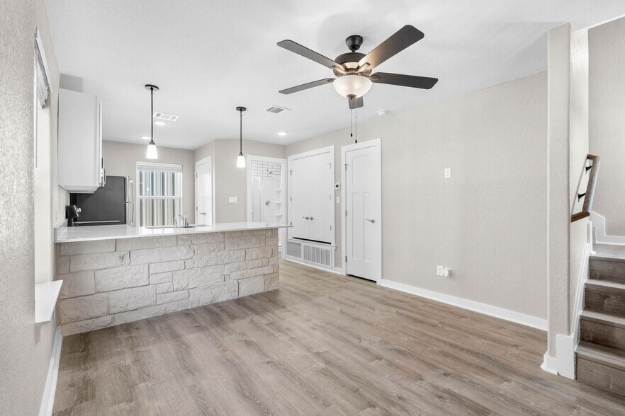 More Photos Of 20 Tate Ln, Round Rock Apartments For Sale