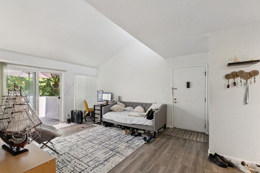 More Photos Of 1411 Oxford St, Redwood City Apartments For Sale
