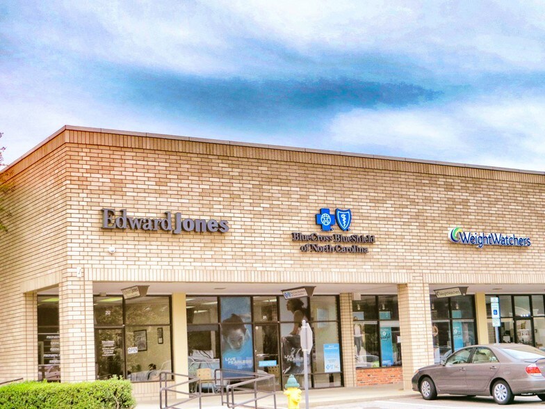 102400 Westwood Shopping Ctr, Fayetteville, NC 28314 For Lease