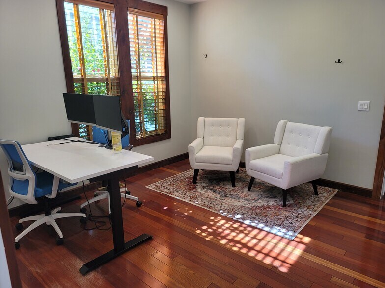 More Photos Of 230 Center St, Healdsburg Office For Lease