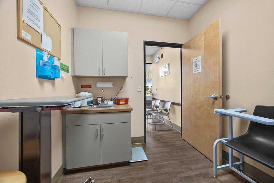 More Photos Of 9187 W Flamingo Rd, Las Vegas Medical For Sale