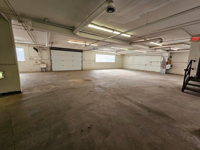 More Photos Of 340 Lake Ave, Rochester Light Distribution For Lease