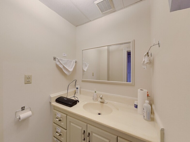 More Photos Of 154 Division St, Kingston Storefront Retail Residential For Sale