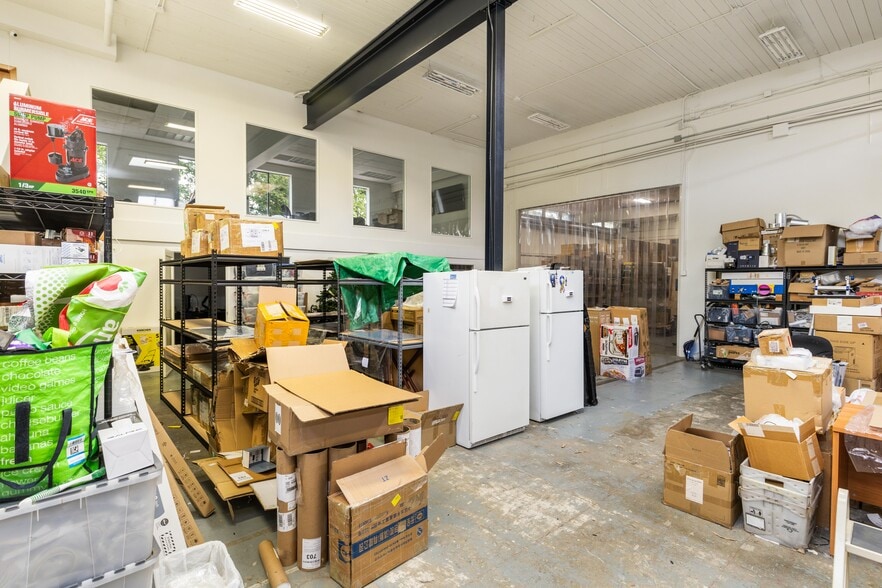 More Photos Of 11805 NE 116th St, Kirkland Warehouse For Sale