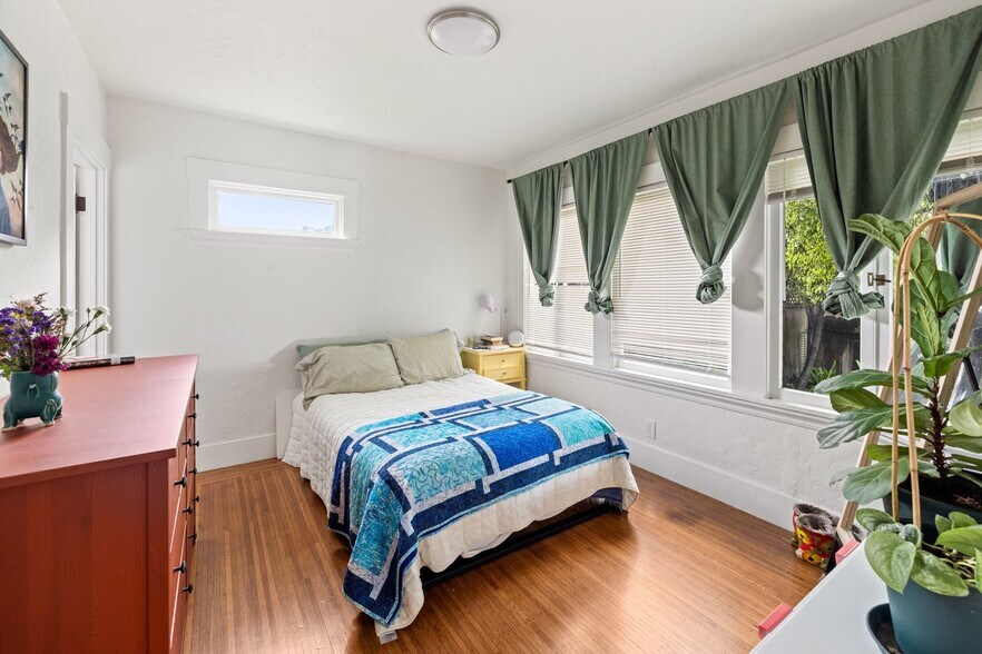 More Photos Of 1527 8th St, Alameda Apartments For Sale