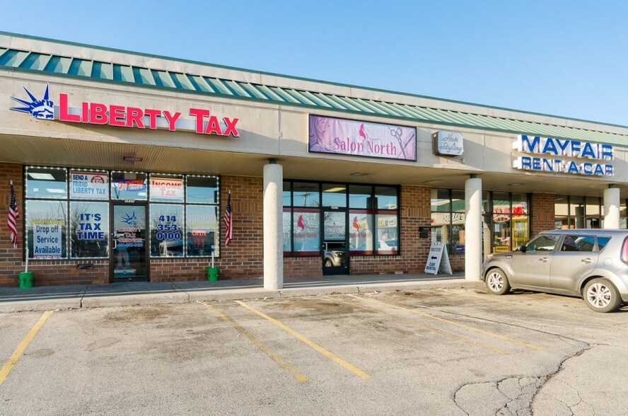 More Photos Of 6801-6917 W Brown Deer Rd, Milwaukee General Retail For Lease