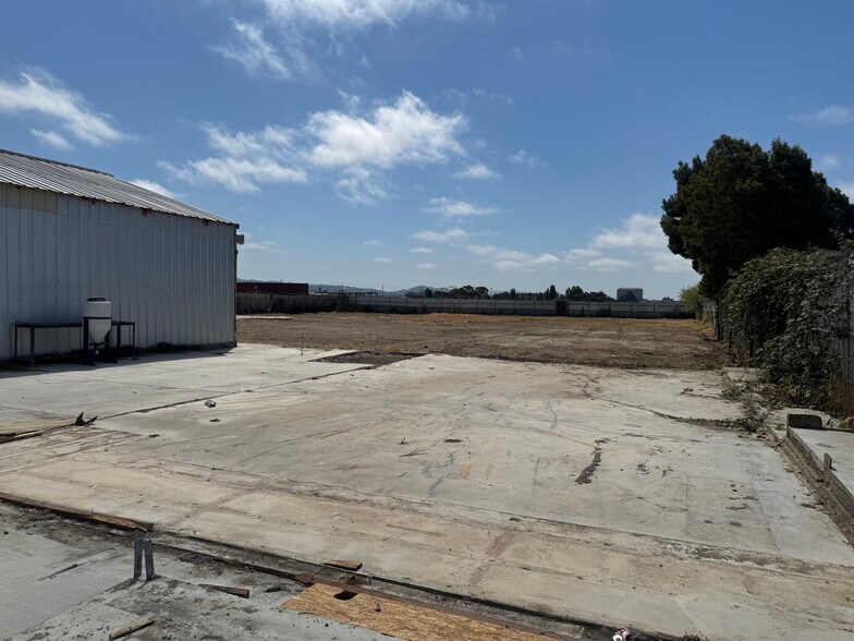 More Photos Of 4901 Tidewater Ave, Oakland Warehouse For Lease