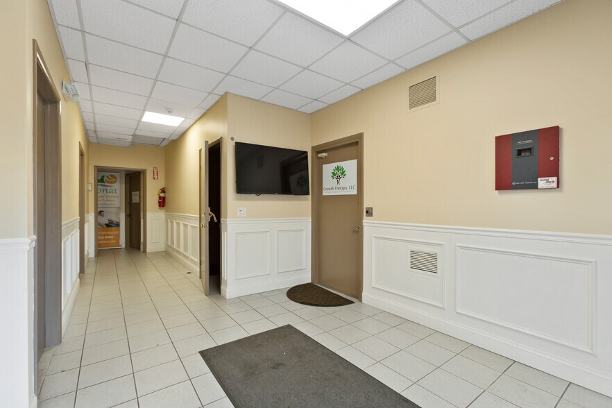 More Photos Of 887 Main St, Monroe Office Residential For Lease