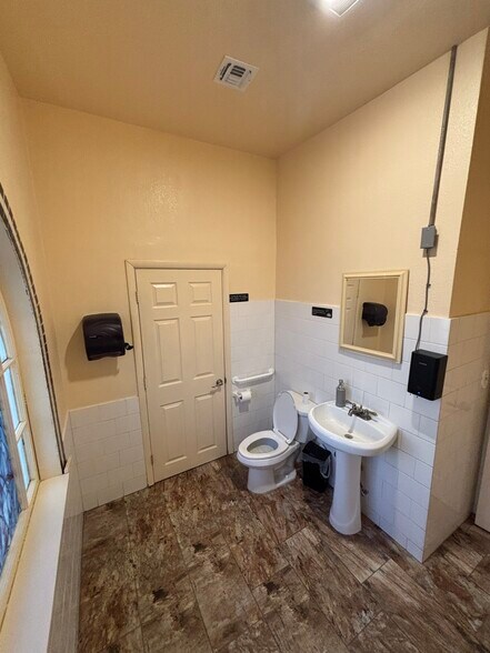 More Photos Of 119 E Speedway Blvd, Tucson Restaurant For Sale