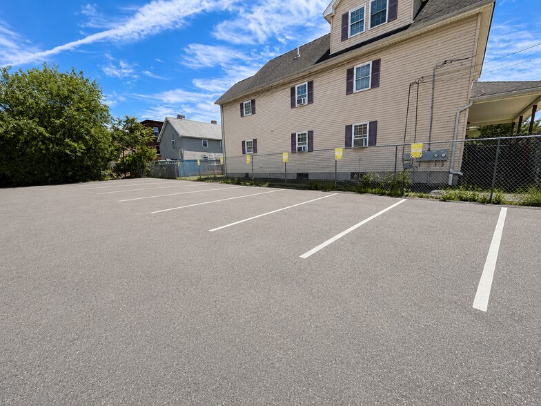 More Photos Of 18-20 Lawrence St, Hartford Apartments For Sale