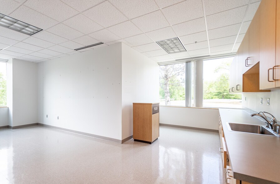 More Photos Of 400 Donald J Lynch Blvd, Marlborough Unknown For Lease