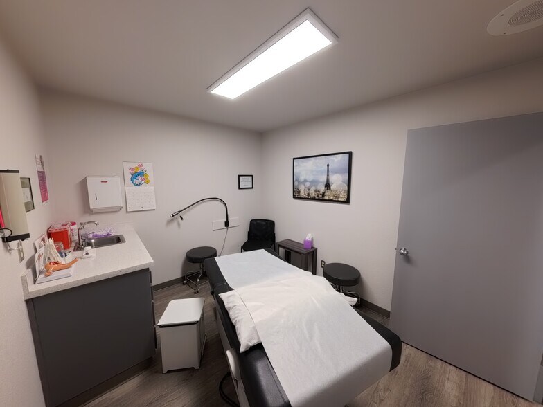 More Photos Of 1102 NE 4th St, Bend Healthcare For Lease