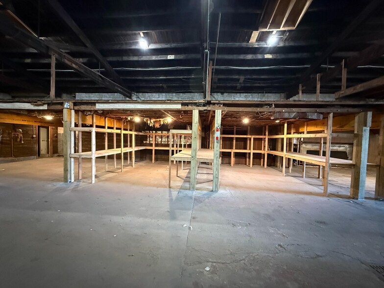 More Photos Of 64 E Washington Ave, Pleasantville Warehouse For Lease
