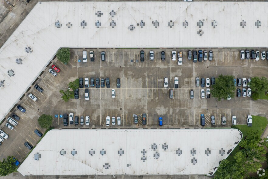 More Photos Of 17449-17497 Village Green Dr, Houston Unknown For Lease