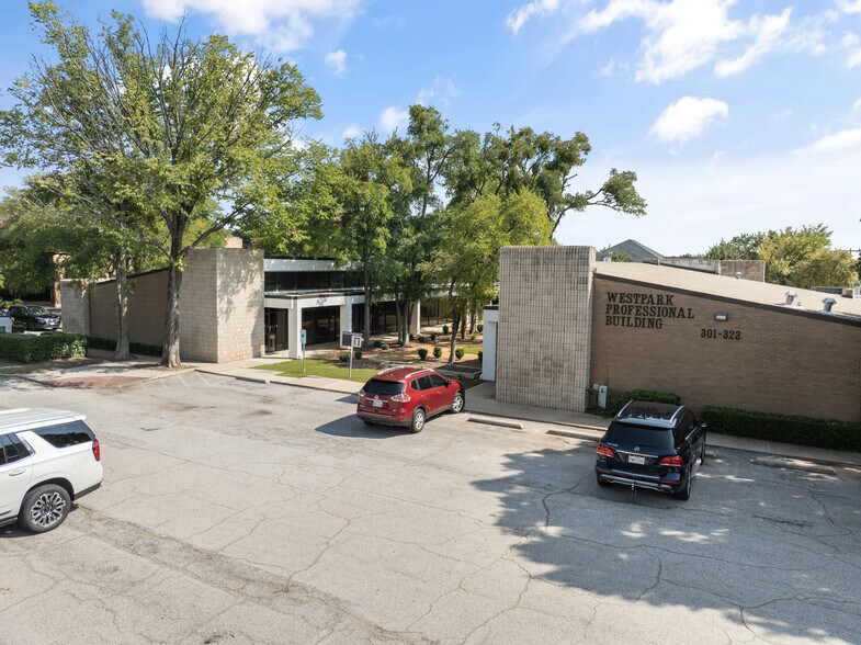 Primary Photo Of 301-323 Westpark Way, Euless Medical For Lease