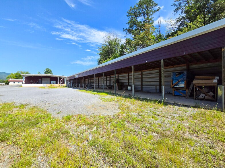 More Photos Of 710 4th St, Shenandoah Warehouse For Sale