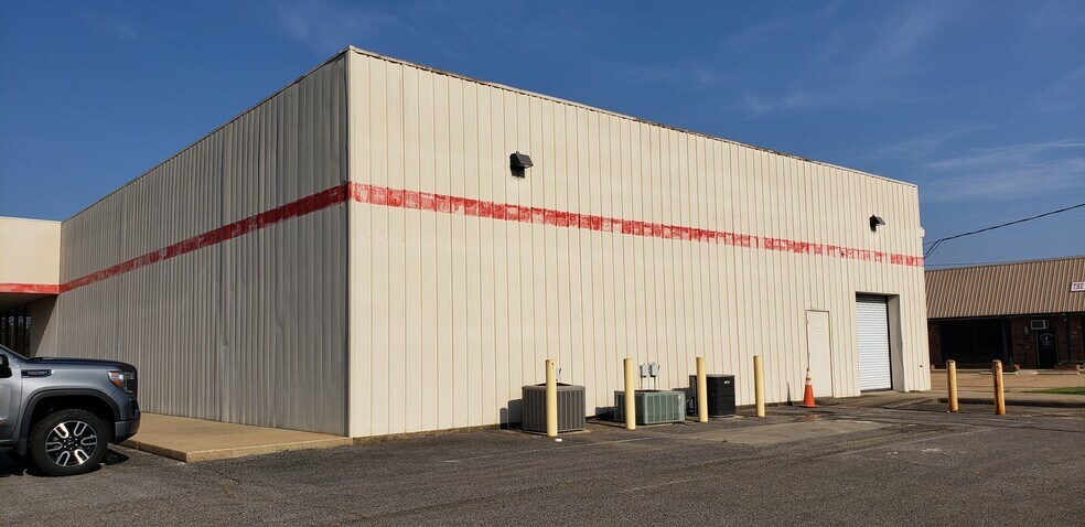 More Photos Of 2239 Temple Ave N, Fayette Freestanding For Lease