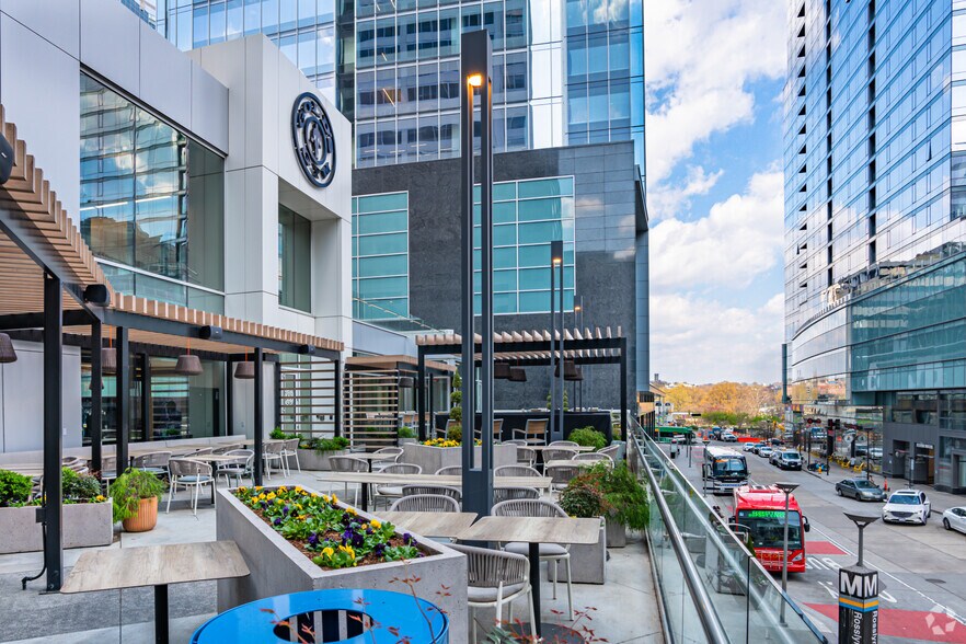 More Photos Of 1700 N Moore St, Arlington Office For Lease