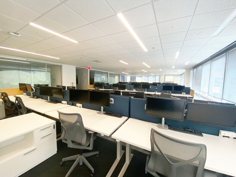 More Photos Of 1110 Sanctuary Pky, Alpharetta Office For Lease