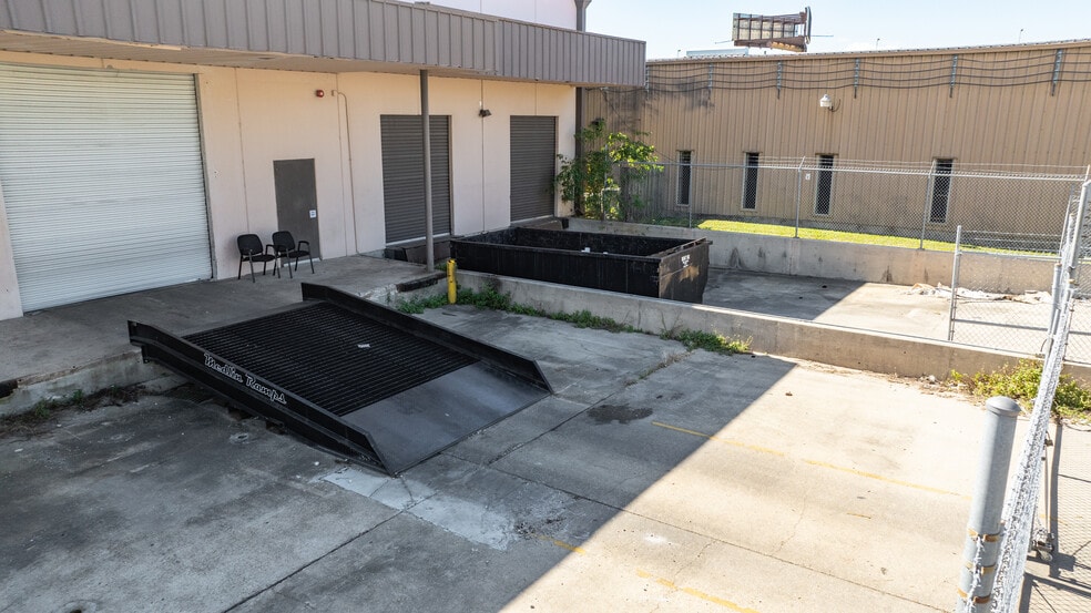 More Photos Of 3000 Lausat St, Metairie Warehouse For Lease