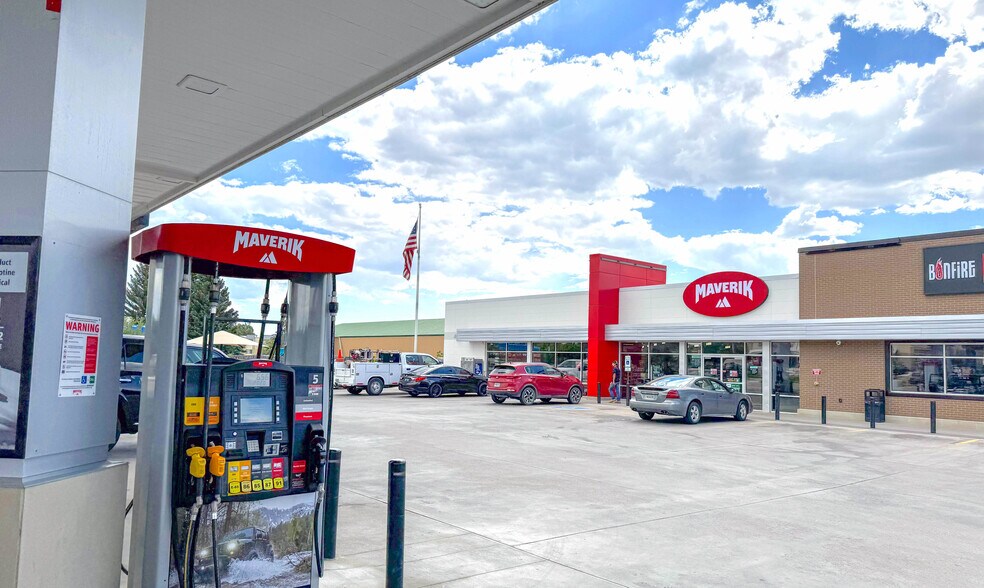 More Photos Of 4505 Ridge Rd, Cheyenne Service Station For Sale