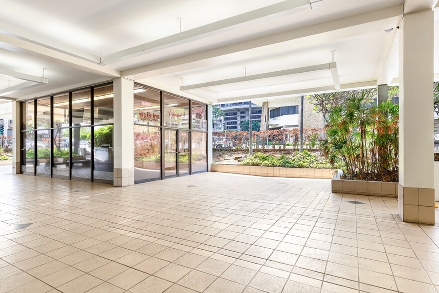 More Photos Of 1580 Makaloa St, Honolulu Office For Lease