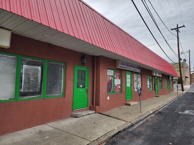More Photos Of 19 Williams St, Stroudsburg General Retail For Lease
