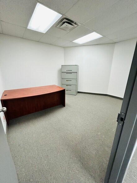 More Photos Of 591 Brant St, Burlington General Retail For Lease
