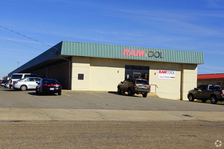 More Photos Of 541 Oliver Rd, Montgomery Flex For Lease