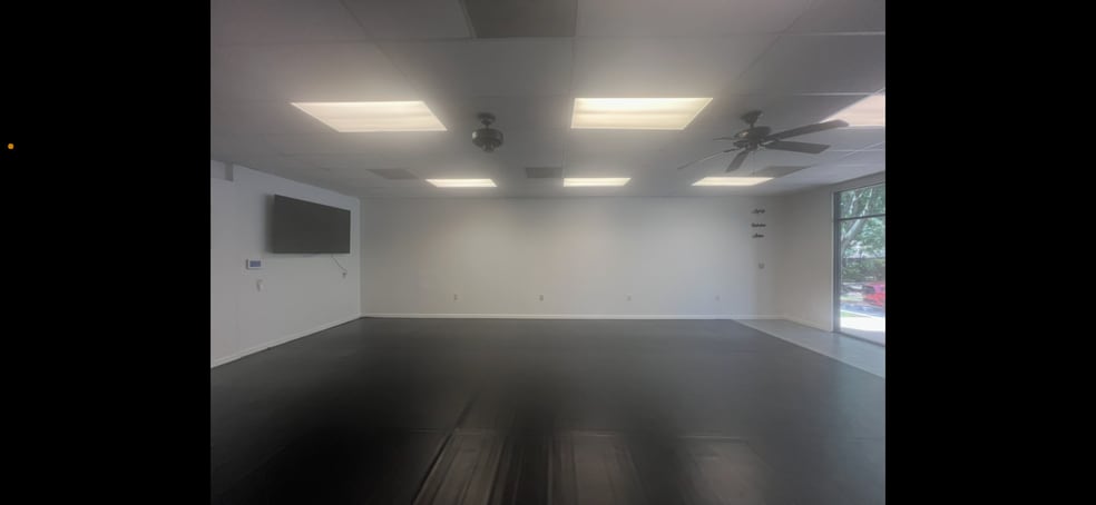 More Photos Of 1879 Stone Mountain Lithonia Rd, Lithonia Storefront Retail Office For Lease