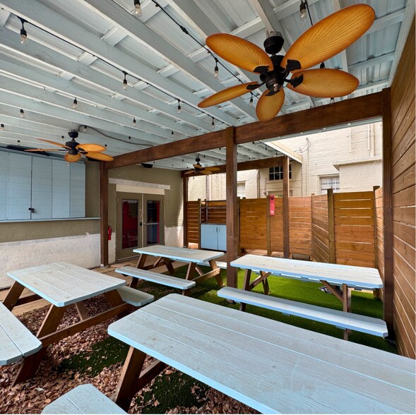 More Photos Of 112 S Main St, Bryan Restaurant For Lease