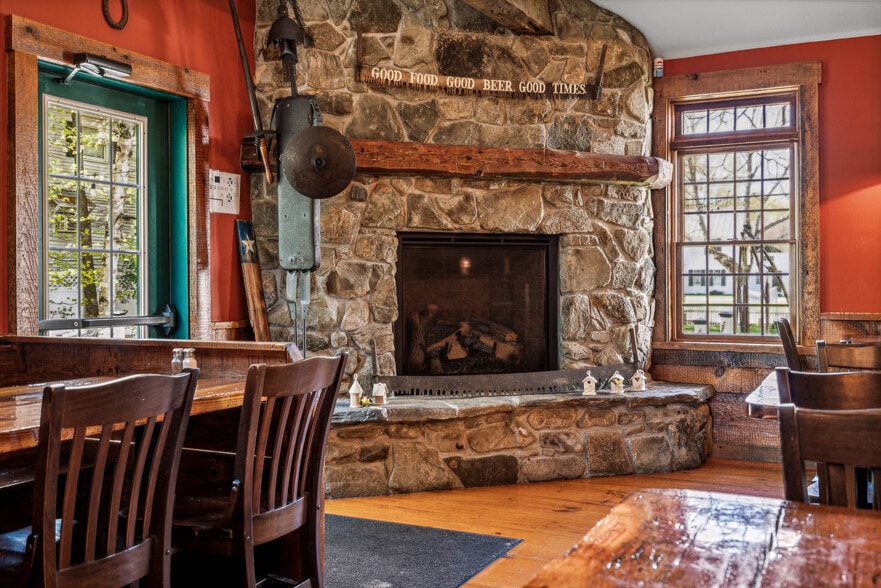 More Photos Of 9 Main St, Lyme Hospitality For Sale