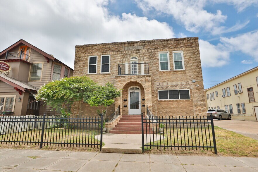 More Photos Of 717 Broadway St, Galveston Apartments For Sale