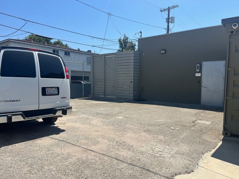 More Photos Of 2630-2634 La Cienega Ave, Los Angeles Loft Creative Space For Lease