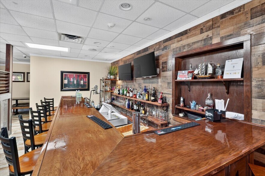 More Photos Of 11 E Pattagansett Rd, Niantic Restaurant For Sale