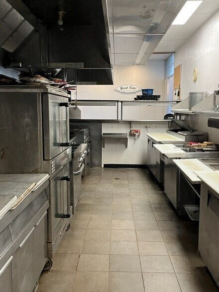 More Photos Of 2300-2328 Showtime Dr, Lansing Restaurant For Lease