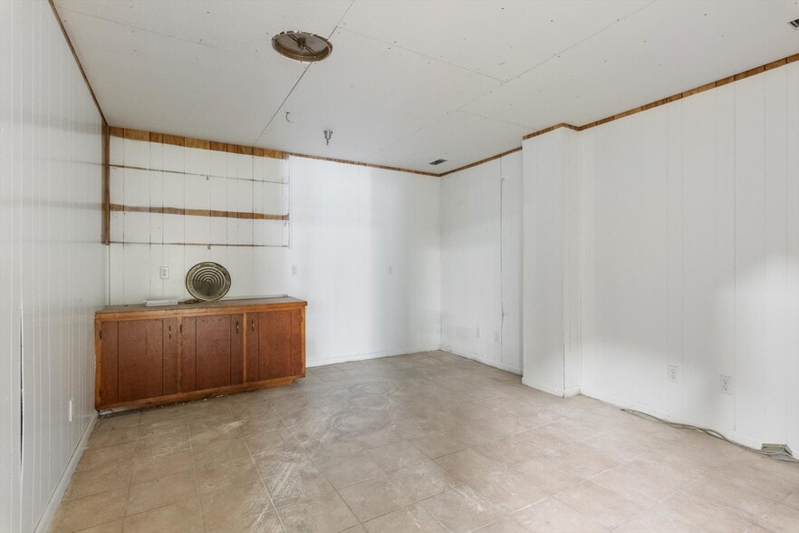 More Photos Of 1811-1813 Old Estill Springs Rd, Tullahoma Warehouse For Sale