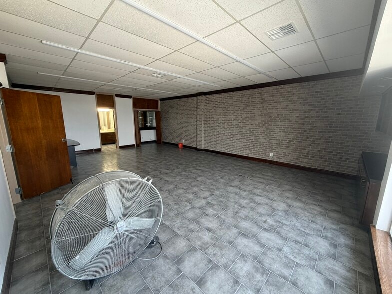 More Photos Of 2601 Lexington St, Kenner Warehouse For Sale