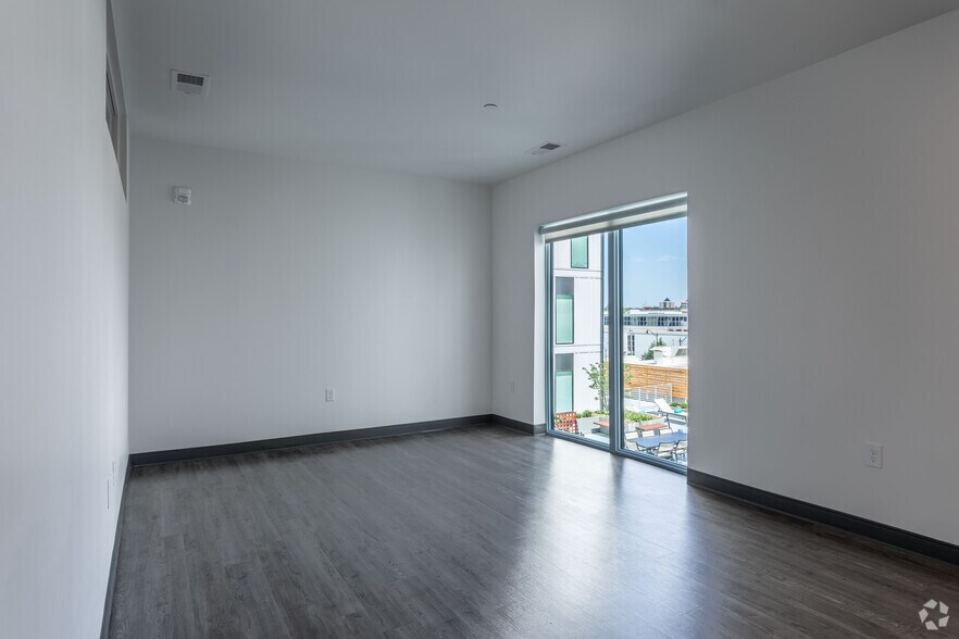 More Photos Of 366 E Broad St, Columbus Apartments For Lease
