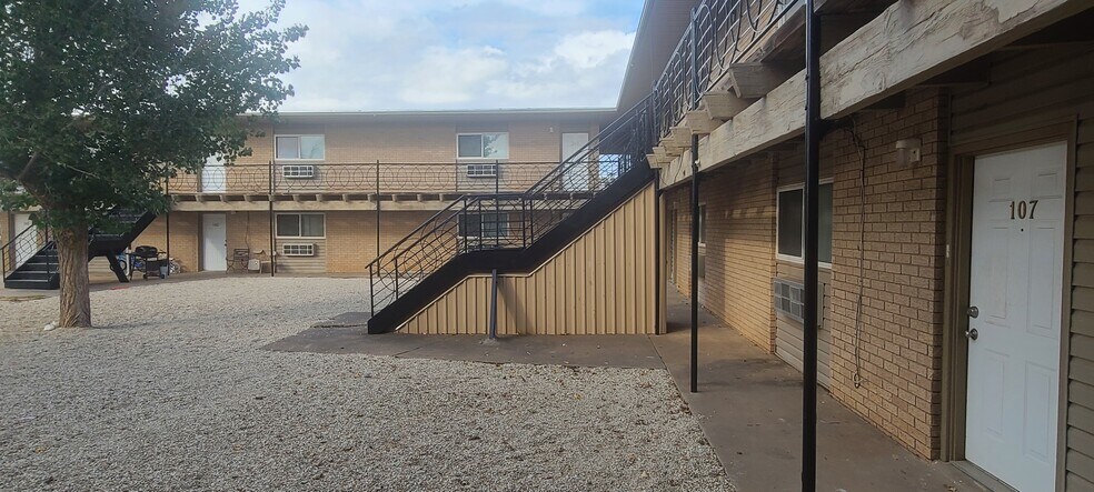 More Photos Of 711 S Austin Ave, Tulia Apartments For Sale