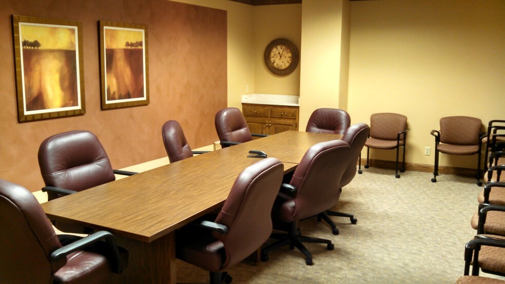More Photos Of 2727 N Grandview Blvd, Waukesha Office For Sale