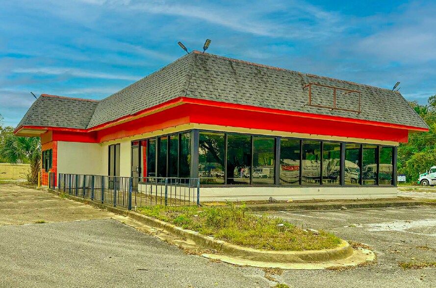 More Photos Of 15145 NE US Highway 301, Waldo Restaurant For Lease