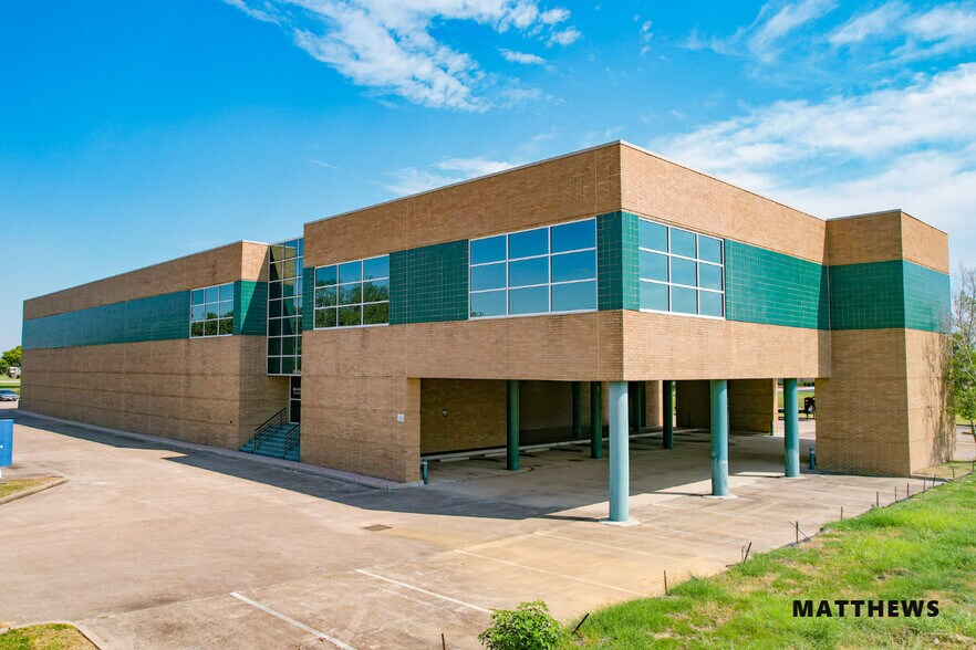 Primary Photo Of 903 Highway 146 S, La Porte Light Distribution For Sale