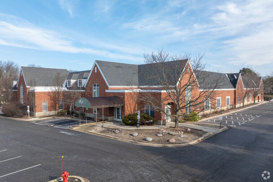 More Photos Of 1515 Busch Pky, Buffalo Grove Veterinarian Kennel For Sale