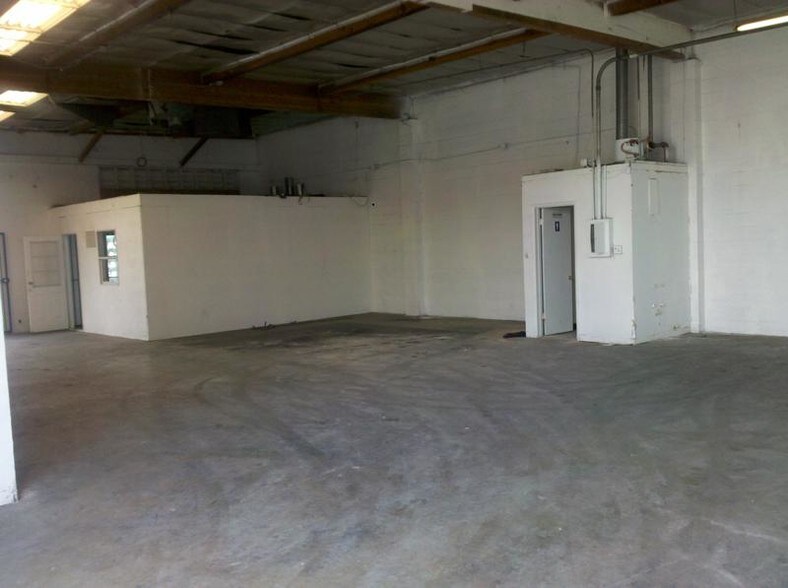 More Photos Of 1140-1150 Price Ave, Pomona Warehouse For Lease