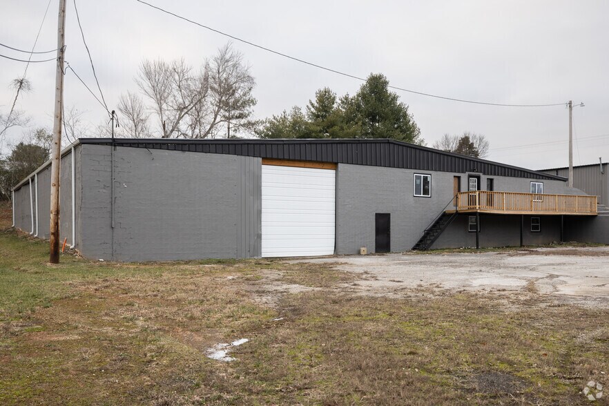 Primary Photo Of 869 Underwood Rd, McMinnville Flex For Sale