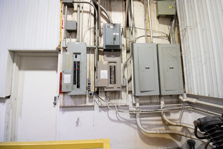 More Photos Of 946 S State Road 32, Union City Manufacturing For Lease