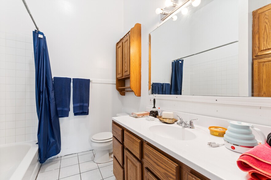 More Photos Of 1239 N Dearborn St, Chicago Apartments For Sale