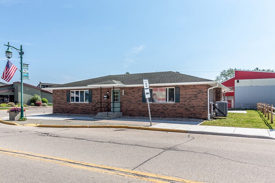 More Photos Of 104 S Main St, Marion Office For Sale