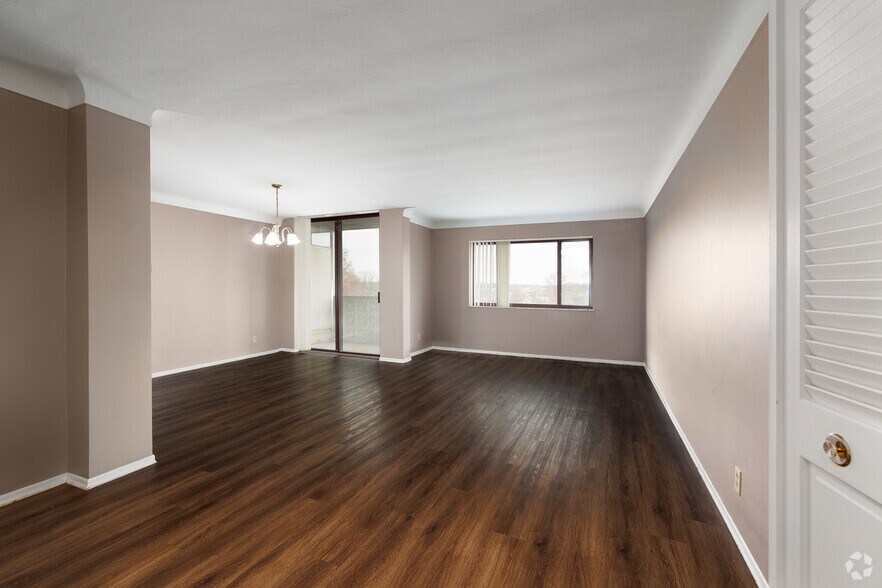 More Photos Of 1001 N McKnight Rd, Saint Louis Apartments For Sale